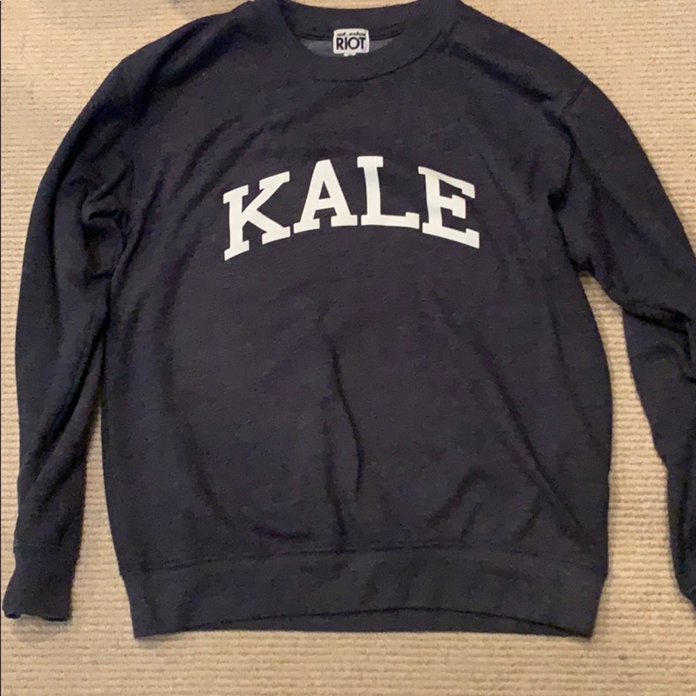 Dark heather grey kale crew neck